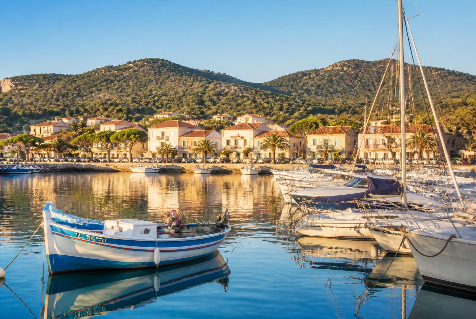 Bateaux amarrés au port des Bormettes à La Londe-les-Maures