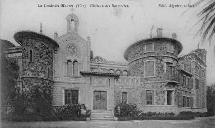Carte postale du début du XXᵉ siècle : le château des Bormettes avec son clocher et son médaillon